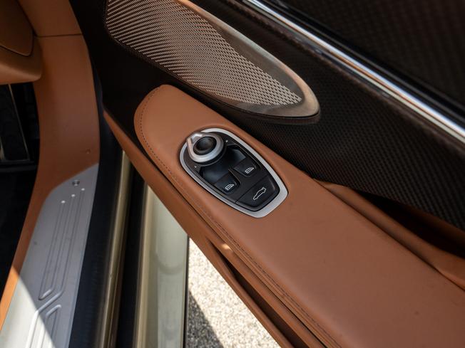 ASTON MARTIN Db12 Photo 19