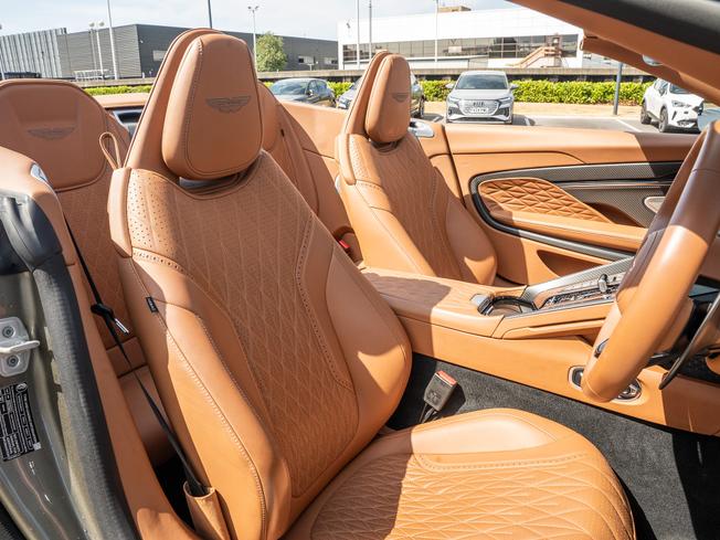 ASTON MARTIN Db12 Photo 21