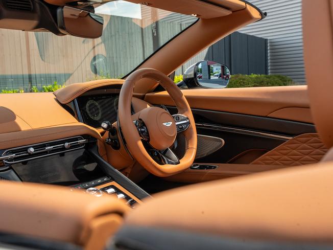 ASTON MARTIN Db12 Photo 24