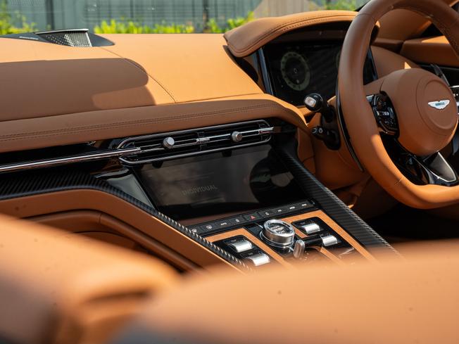 ASTON MARTIN Db12 Photo 25