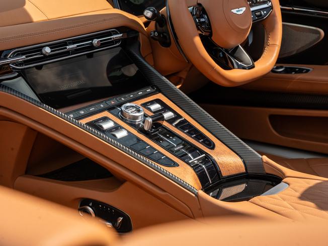 ASTON MARTIN Db12 Photo 26