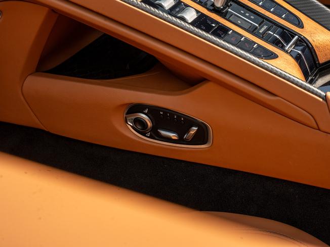 ASTON MARTIN Db12 Photo 28