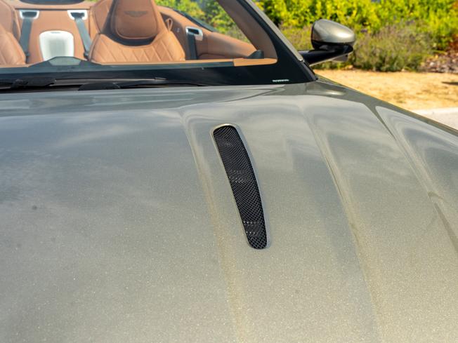 ASTON MARTIN Db12 Photo 40
