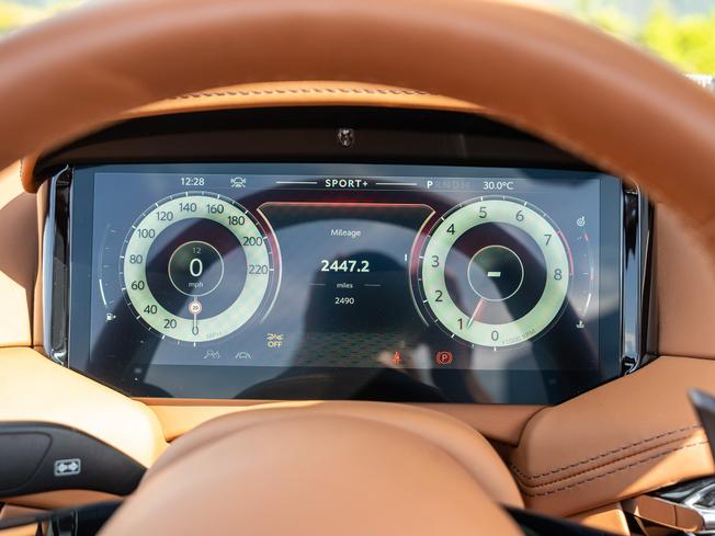 ASTON MARTIN Db12 Photo 6