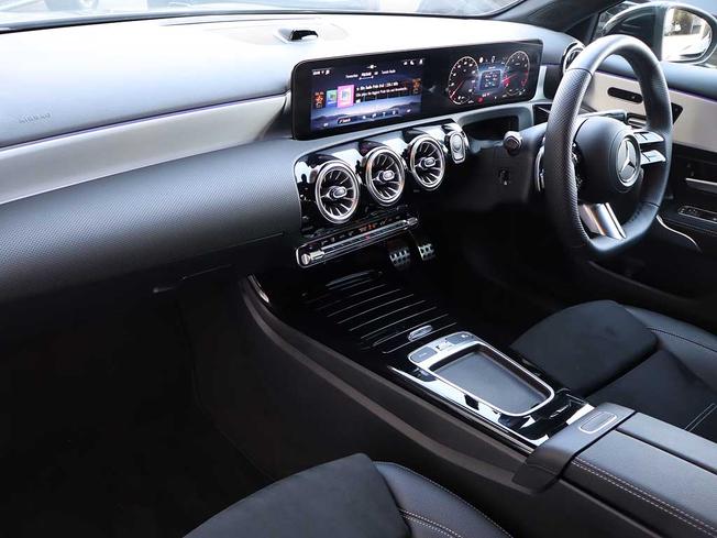 MERCEDES-BENZ A CLASS Photo 3