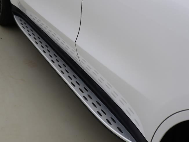 MERCEDES-BENZ Eqc Photo 25