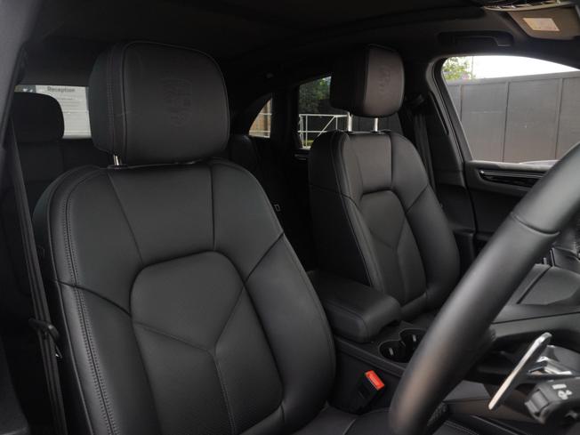 PORSCHE Macan Photo 10