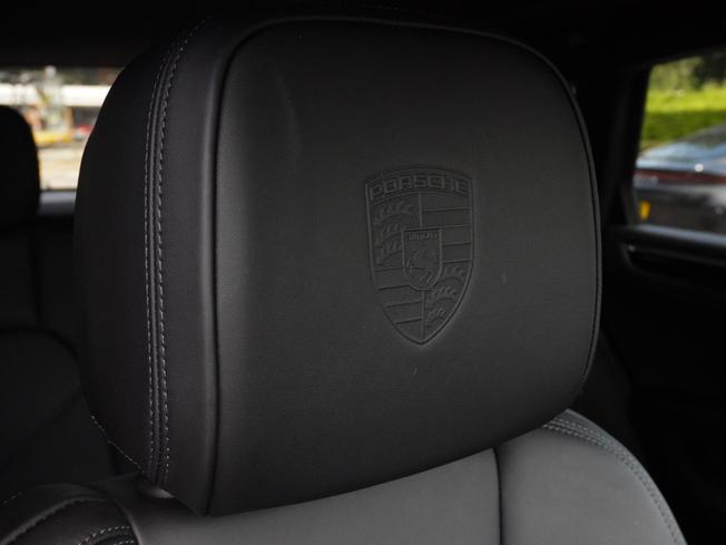 PORSCHE Macan Photo 12