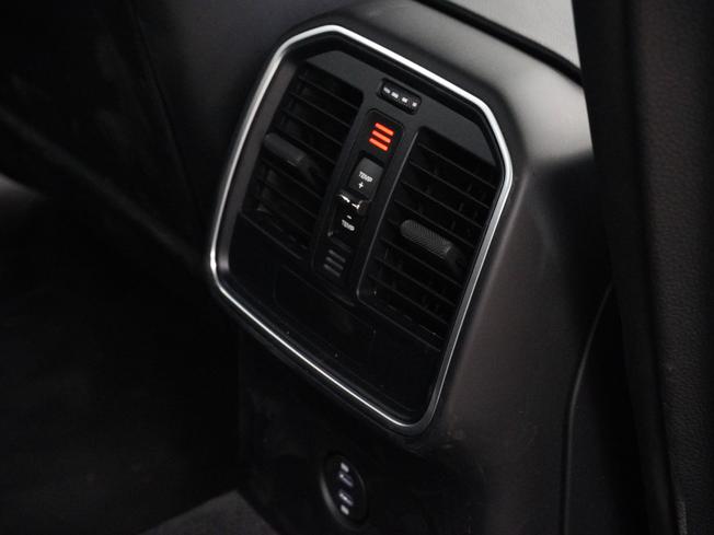 PORSCHE Macan Photo 16