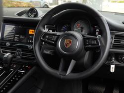 PORSCHE Macan Photo 3