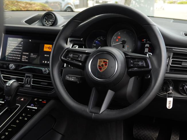 PORSCHE Macan Photo 3