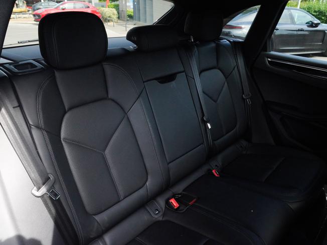 PORSCHE Macan Photo 9