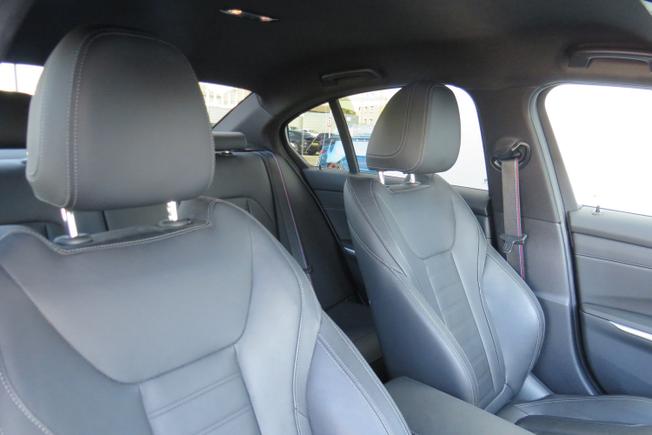 BMW 3 Series Photo 33