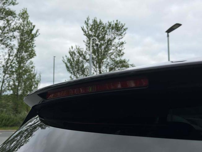 MERCEDES-BENZ EQC Photo 17