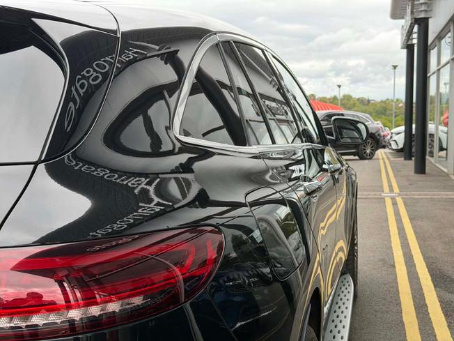 MERCEDES-BENZ EQC Photo 18