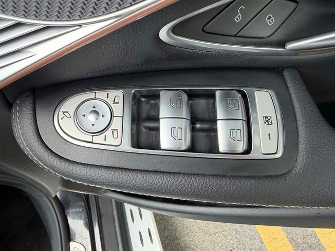 MERCEDES-BENZ EQC Photo 22