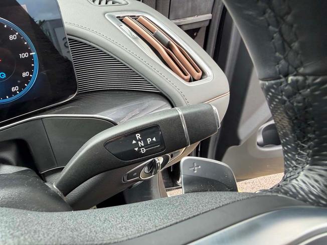 MERCEDES-BENZ EQC Photo 28