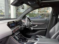 MERCEDES-BENZ EQC Photo 3