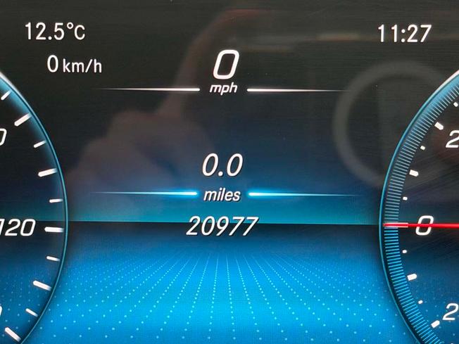 MERCEDES-BENZ EQC Photo 4
