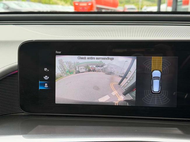 MERCEDES-BENZ EQC Photo 45