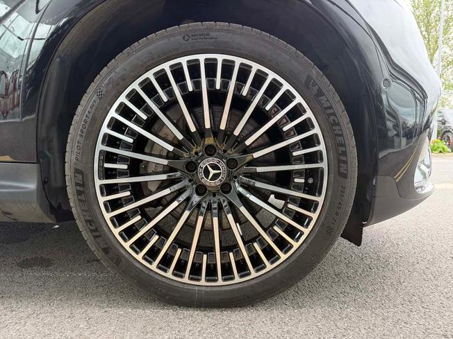 MERCEDES-BENZ EQC Photo 6