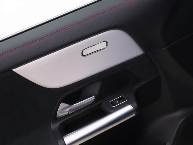 MERCEDES-BENZ Eqa Photo 23