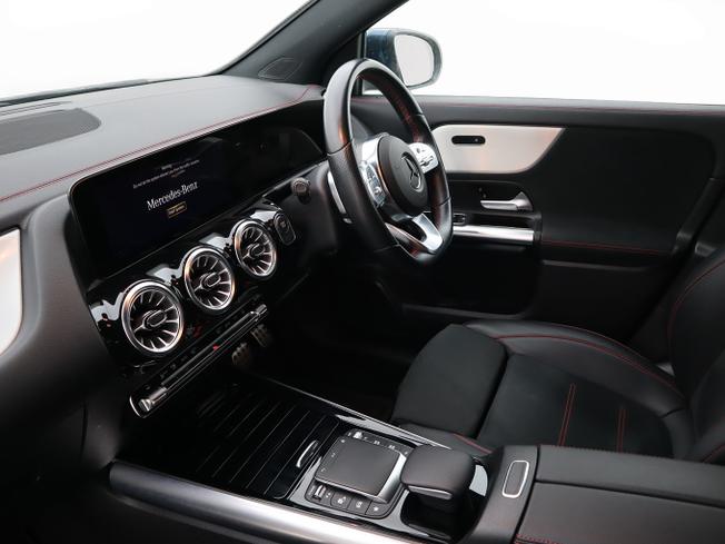 MERCEDES-BENZ Eqa Photo 3