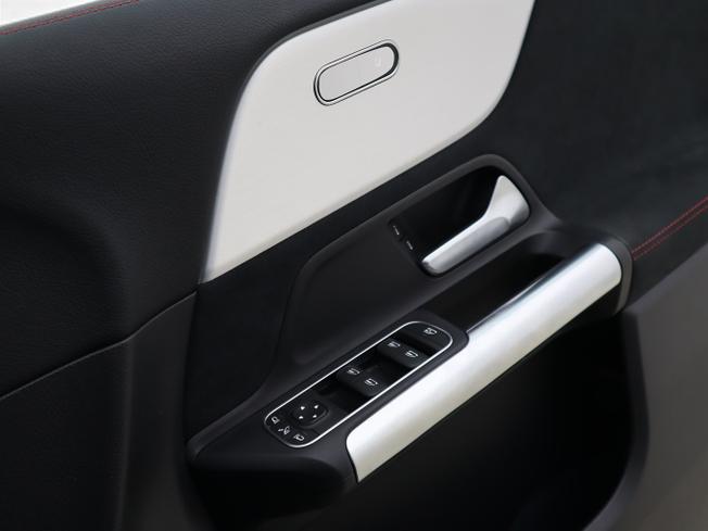 MERCEDES-BENZ Eqa Photo 31