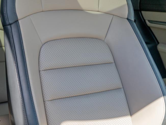 PORSCHE Taycan Photo 11