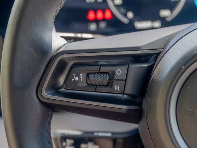PORSCHE Taycan Photo 21