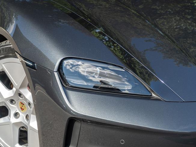 PORSCHE Taycan Photo 29