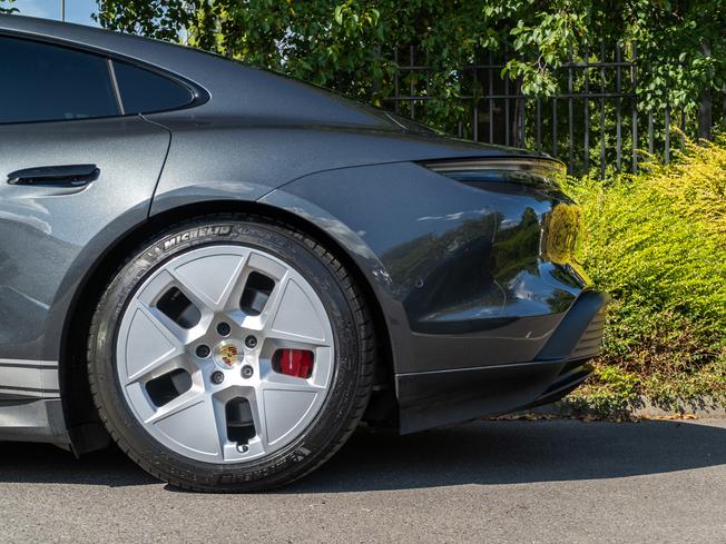 PORSCHE Taycan Photo 36