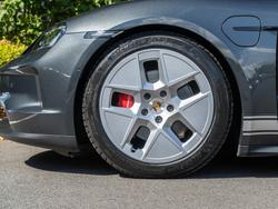 PORSCHE Taycan Photo 4