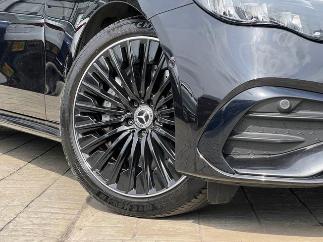 Mercedes-Benz E Class Photo 14