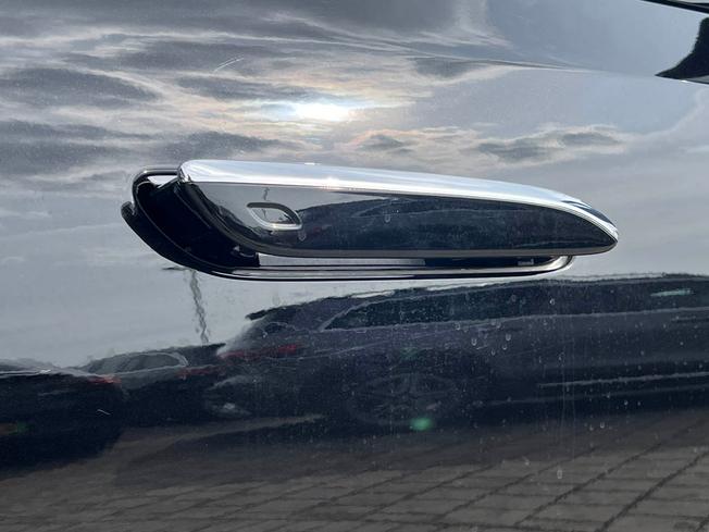Mercedes-Benz E Class Photo 16