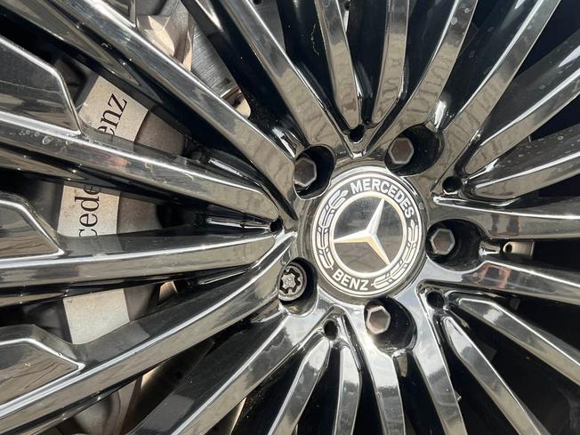Mercedes-Benz E Class Photo 18
