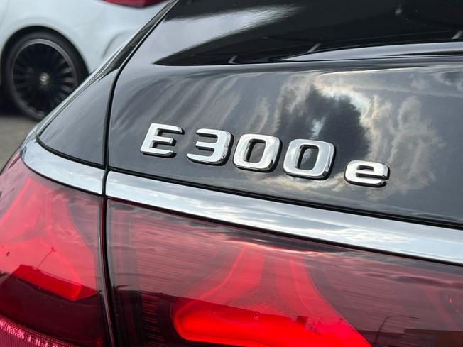 Mercedes-Benz E Class Photo 21