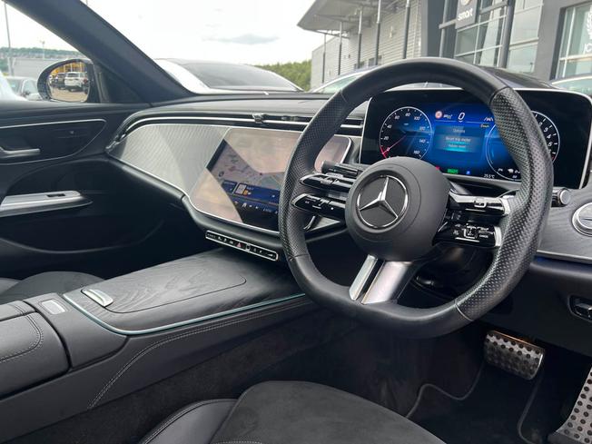 Mercedes-Benz E Class Photo 24