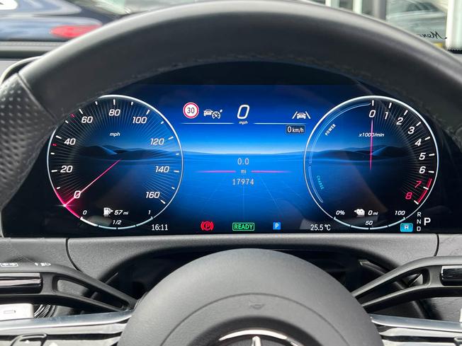 Mercedes-Benz E Class Photo 4