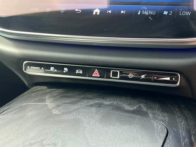 Mercedes-Benz E Class Photo 40