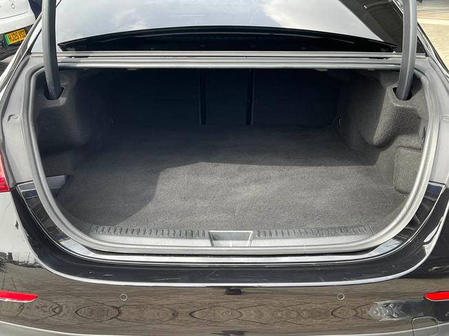 Mercedes-Benz E Class Photo 9