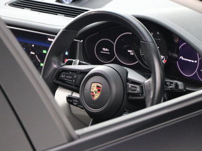 PORSCHE Panamera Photo 26