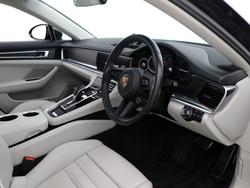 PORSCHE Panamera Photo 3
