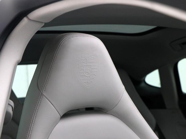 PORSCHE Panamera Photo 32