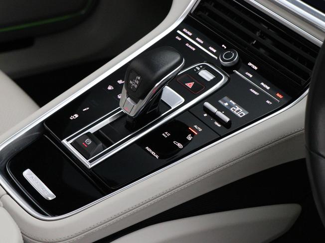 PORSCHE Panamera Photo 33