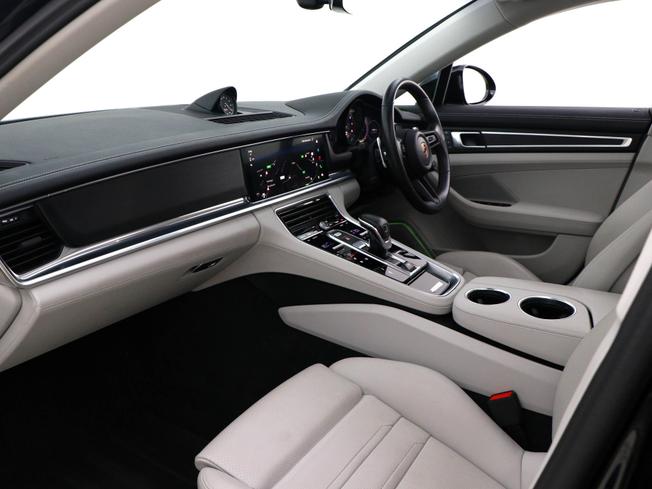 PORSCHE Panamera Photo 36
