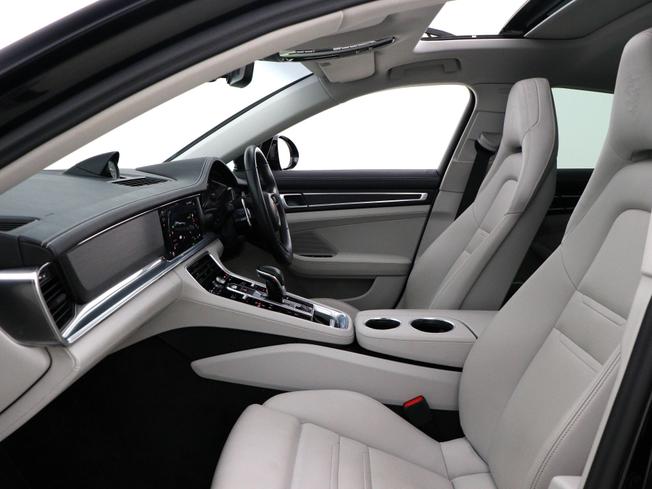 PORSCHE Panamera Photo 37