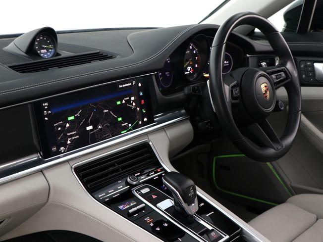 PORSCHE Panamera Photo 38