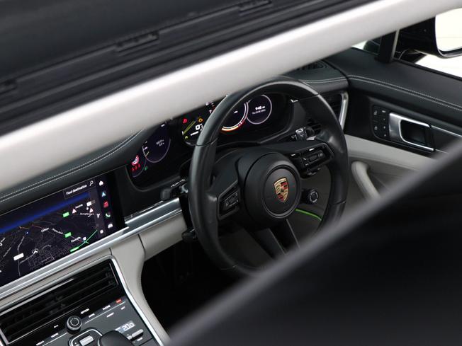 PORSCHE Panamera Photo 39