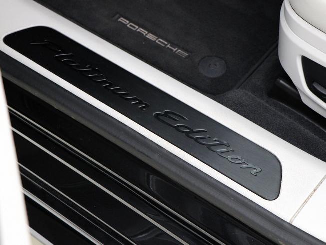 PORSCHE Panamera Photo 40